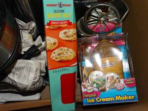 lot 23262 image: Small Kitchen  Appliances and Cook Ware