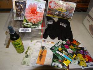 lot 23245 image: Gardening Lot