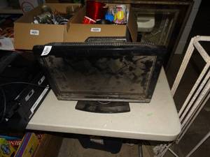 lot 23204 image: Emerson LD195EMX 19 LCD TV - HD