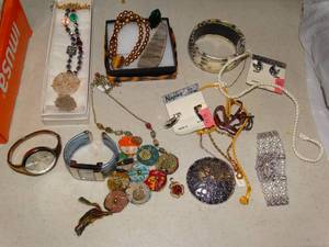 lot 23212 image: Mixed Lot of Watches and Jewelry