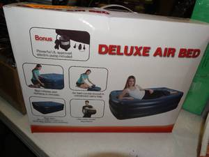 lot 23062 image: Deluxe Air Bed