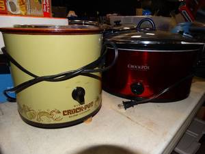 lot 23225 image: Two crock pots - one vintage  one red larger size