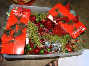 lot 23228 image: Christmas Seasonal Decor