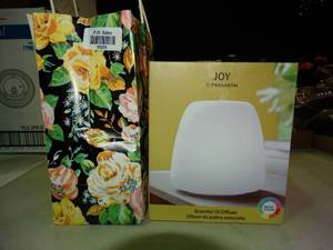 lot 23255 image: Essential Oils and Diffuser Lot