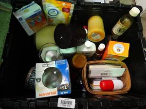 lot 23275 image: Lot of Home Goods