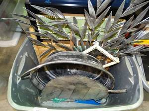lot 23238 image: Metal wall decor & framed decorative pieces