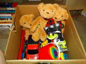 lot 23364 image: Childrens toys - bears, pianokeyboard, trucks, stackables and more