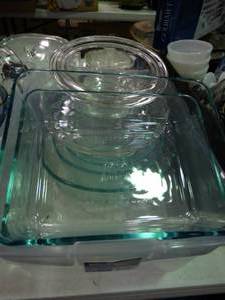 lot 23343 image: Glass Mixing Bowls and Baking Dishes