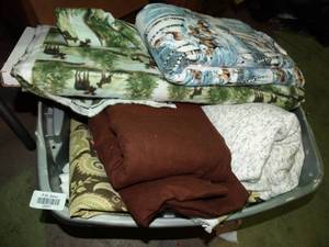 lot 23371 image: Fabric - large lot of varied fabrics