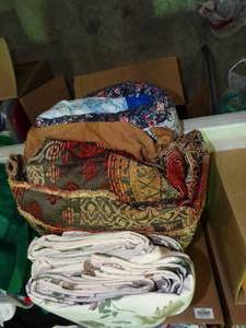 lot 23327 image: Beautiful King Sized Quilt and Quality Material Lot
