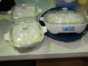 lot 23342 image: Lidded Corning Ware Dishes