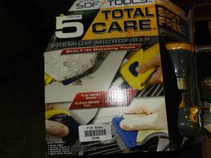 lot 23382 image: New 5-pc car care set