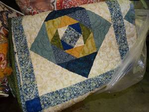lot 23389 image: Square Pattern Quilt