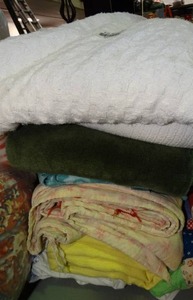 lot 23404 image: Lot of Blankets