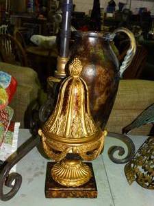 lot 23407 image: Lot of Home Decor and Lamp