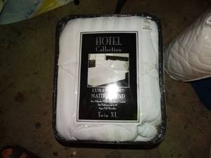 lot 23410 image: Extra Comfort Mattress Pad in Packaging