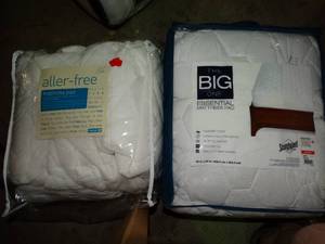 lot 23411 image: Lot of 2 Mattress Pads