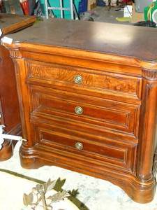 lot 23491 image: Beautiful 3-Drawer Side Table from ART Furniture