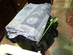 lot 23498 image: Lot of 2 Blankets