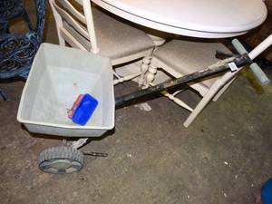 lot 23663 image: EZ-Broadcast Spreader