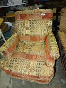 lot 23655 image: Great Flexsteel Chair  Neutral Tones