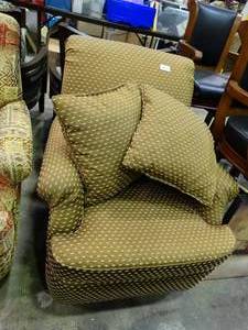lot 23654 image: Nice Flexsteel Khaki Chair with Pillows