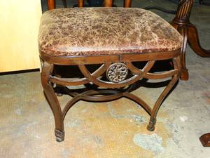 lot 23647 image: Decorative Padded Foot Rest