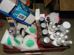 lot 23718 image: Large lot of cosmetic & beauty products