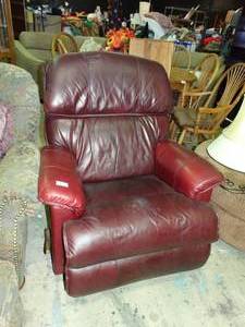lot 23534 image: Red La-Z-Boy Recliner