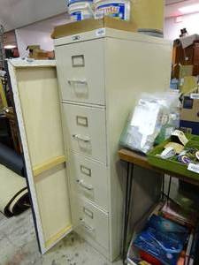 lot 23549 image: Light Grey 4 Drawer Metal Filex  File Cabinet
