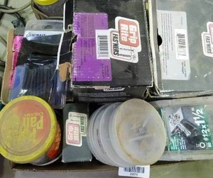 lot 23573 image: Lot of Screws