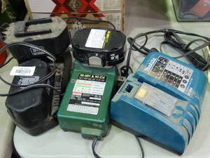 lot 23579 image: Lot of Power Tool Batteries and Chargers