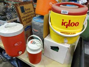 lot 23593 image: Lot of Beverage Coolers