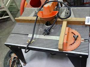 lot 23598 image: Craftsman Router and Router Table