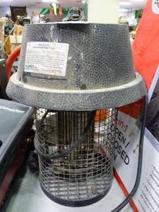 lot 23600 image: Electronic Bug Killer and 3 Plastic Watering Cans
