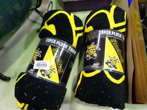 lot 23616 image: Pair of WSU Shockers Super Plush Throws