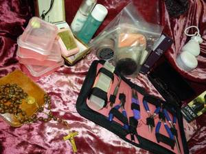 lot 23708 image: New Cosmetic Items - Pink Zip Case with Small Tools - Rosary with Leather Pouch - Glasses & Vintage Ladies Razor