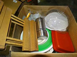 lot 23698 image: Pampered Chef  Tupperware  Misc Kitchen