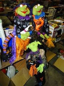 lot 23701 image: Goofy Fun Halloween Figures and Decor
