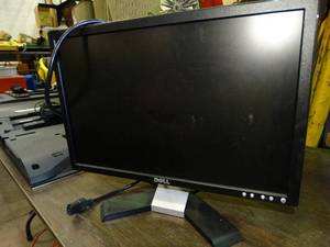 lot 23815 image: Dell 20 Computer Monitor