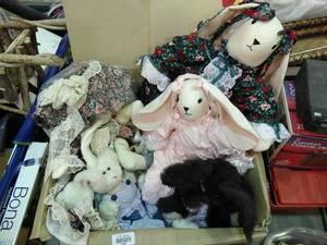 lot 23823 image: Hop hop - Stuffed Bunny Collection