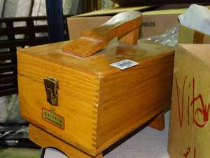 lot 23857 image: Griffin Shoe Polishing Kit