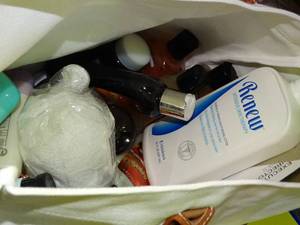 lot 23861 image: Bag of Skincare Items