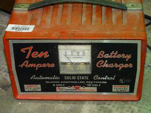 lot 23870 image: Battery Charger