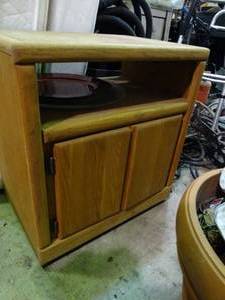 lot 23872 image: Light wood media cabinet