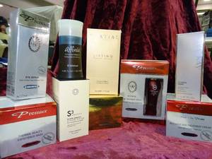 lot 23770 image: Large lot of cosmetics - anti aging products - masksmoisturizers - peels & more - New in Boxes