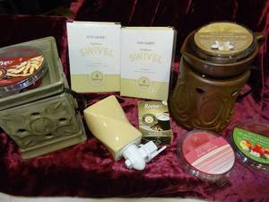 lot 23774 image: Sun Valley Scented Wax and Warmers