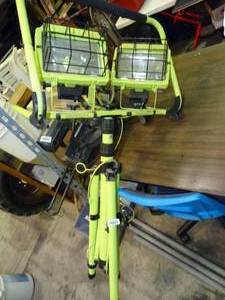 lot 23790 image: Work Lights on Tripod