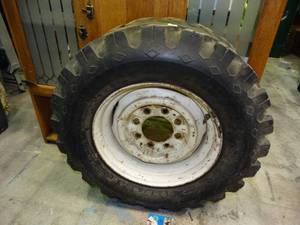 lot 23800 image: 8 Lug 16  Truck Tire  Wheel