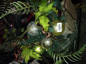 lot 23951 image: Christmas Decor Lot